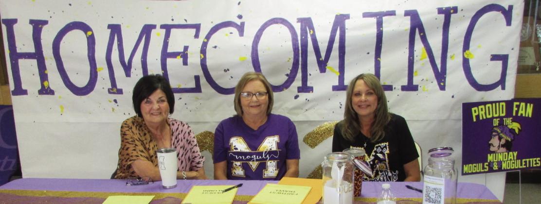 Registration welcoming crew (l-r) Paula Nuckols, Jo Marie Clark, and Judy Wilde. Don Thompson/Knox County News-Courier