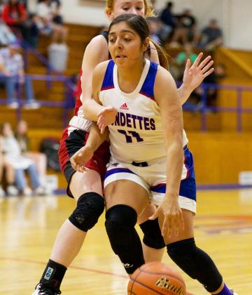 Madison Espinosa drives to the basket. | SHERI BATY PHOTO