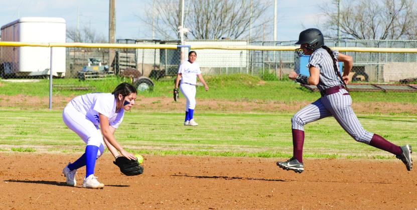 Railee Arrieta fields the ball for the out. | SHERI BATY PHOTO