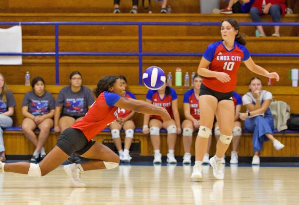 DIGGING DEEP Neveah Martinez digs deep from the back row. | SHERI BATY PHOTO