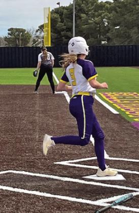 HOMEPLATE Munday shortstop Ambrey Myers crosses the plate off teammate Serenity Sanchez’s RBI single. | SUE JANE SULLIVAN