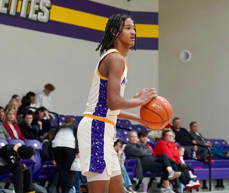 Ja’Riyis Williams swings the ball around the perimeter. | LACI BOWMAN PHOTO