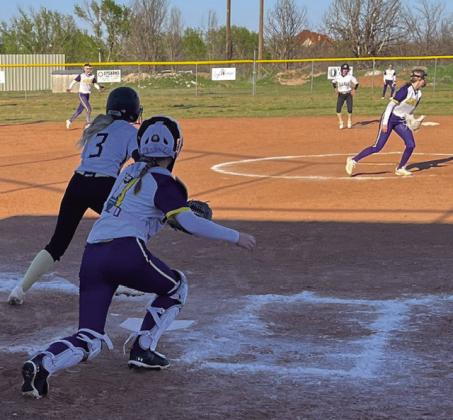 Munday softball falls to Electra