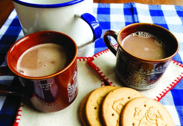 HONEY ALMOND COCOA Warm up on chilly fall days with a healthier hot chocolate option. | ANGELINA LARUE PHOTO