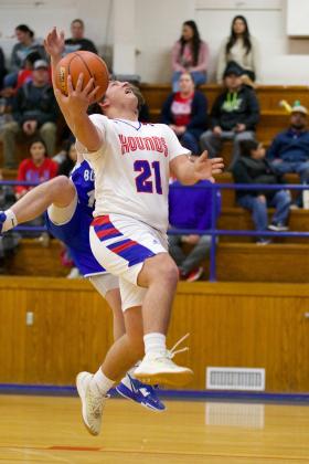 Tristin Baxter goes up for two. | SHERI BATY PHOTO