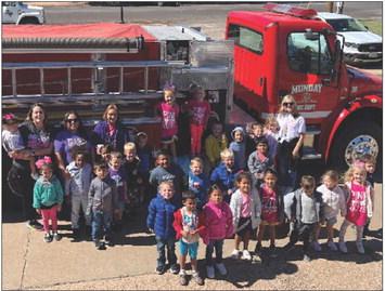 MUNDAY ELEMENTARY Munday Elementary’s Pre-Kindergarten class visited the fire station last week. Teacher Shelby Josselet and her students were taught about fire safety, they tried on the fireman’s gear, got to spray the water hose, and ride the fire truck back to school. | COURTESY PHOTO
