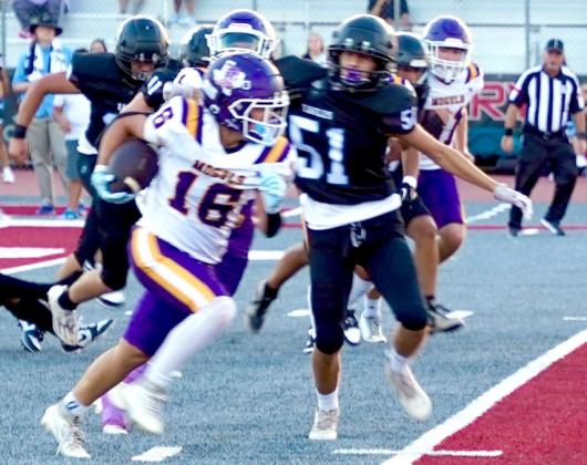 GOING FORTHE END ZONE Bryson Nunez runs it into the end zone for the first Mogul touchdown of the night.