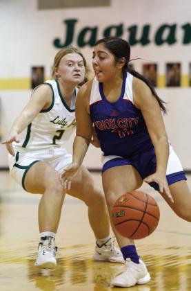 Madison Espinosa drives to the hoop. | SHERI BATY PHOTO