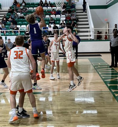 RIGDONSCORES #1 Junior Grayson Rigdon goes for the score in Benjamin's bi-district victoryTuesday night in Hamlin. | SUE JANE SULLIVAN PHOTO
