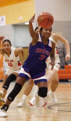 Naveah Martinez drives to the hoop. | SHERI BATY PHOTO