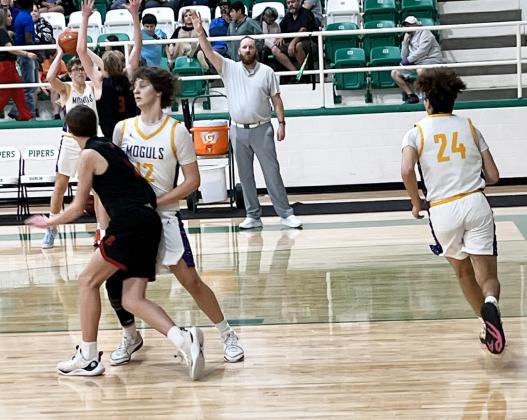 WINNING PLAN #12 Talan Collins setting the screen, along with Mance Phillips #24 and #2 Willison. | SUE JANE SULLIVAN PHOTO