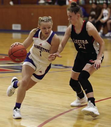 Addyson Ledesma goes up for 2 from the lane Sheri Baty/The Knox County News-Courier