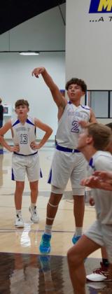 Caisen Lee drains a free throw.