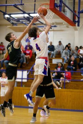 LAY-UP Jerry Grayson nets two points for the Greyhounds. | SHERI BATY PHOTOS