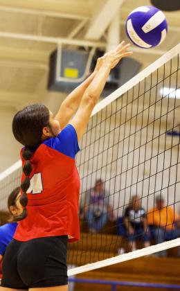 FREE BALL Bailey Espinosa gets the free ball in last Tuesday’s game against Lingleville. | SHERI BATY PHOTO