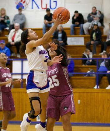 DNae Hacker goes up for the layup. | SHERI BATY PHOTO