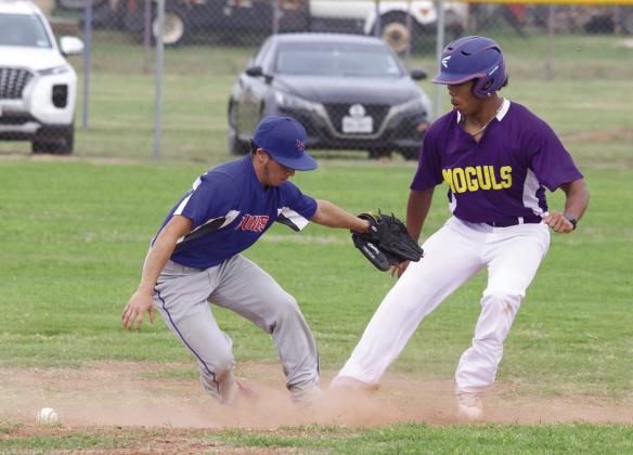 KCs Caleb Arietta reachs for the tag at second. | SHERI BATY PHOTO