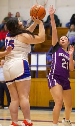 EYESONTHEGOAL LilliannaAlvarezhasher eyesonthegoalwhentheHoundettesfound themselves in a battle against a hungry Lady Stangs team. The Lady Stangs fell to theHoundettes44-21. | SHERIBATYPHOTO