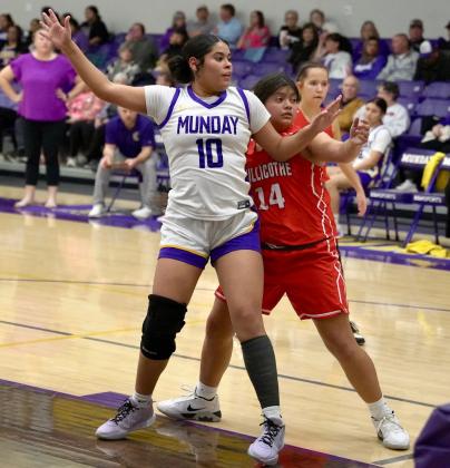 MOGULETTES DEFENDTHE BASKET Nayeli Nunez posts up under the basket in last week’s win over Chillicothe. The Mogulettes finish the season in second place in the district standings. | LACI BOWMAN PHOTO