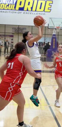 MUNDAY IN CONTROL Mogulette Ta’Nya Lara pulls up for a mid-range jump shot as the Mogulettes prevented Chillicothe from generating any consistent momentum and pulled away to win 54-26. | LACI BOWMAN PHOTO