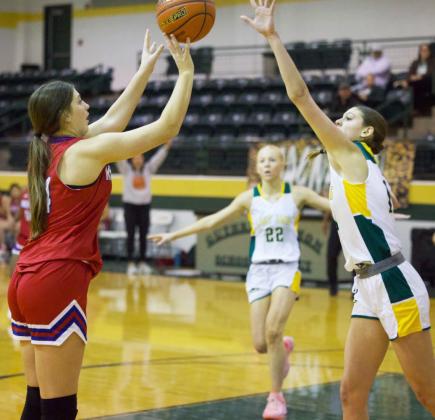FREETHROWFORTWOPOINTS Knox City’s Grayson Utley focuses on two more from the free throw line.