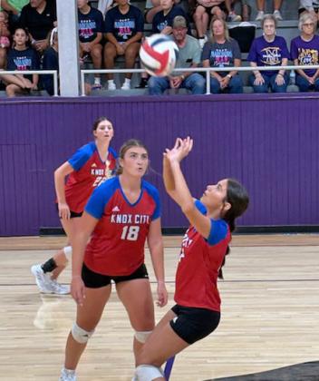 Bailey Espinosa, Lady Houndettes setter, in action during last weekend’s tournament match against Munday.