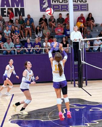 Munday’s Braylon Myers sets up teammate Olivia Myers.
