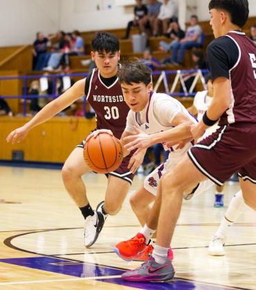 WORKINGTHELANE Knox City’s IzaiahTrevino takes the pressure and keeps working the lane in last week’s game versus Northside when the Hounds came away with the win 45-31. See story and more photos page 8. | SHERI BATY PHOTO