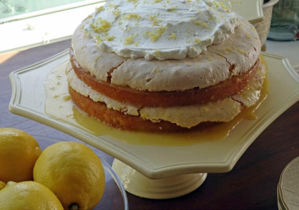 Lemon meringue cake