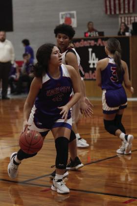 Devon Hernandez drives to the net Sheri Baty/The Knox County News-Courier