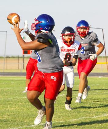 BENTLY STROUD finds the hole and gains the yards against Spur defense. | SHERI BATY PHOTO