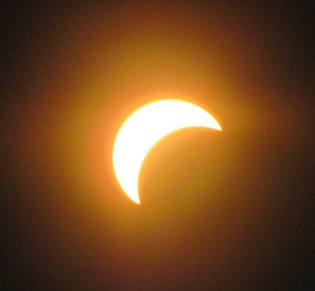 Eclipse brings out spectators