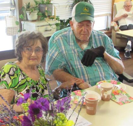 Munday Nursing residents enjoy art, singing