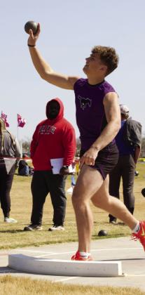 ABenjaminMustangcompetes at the boys shot put | SHERI BATY PHOTO