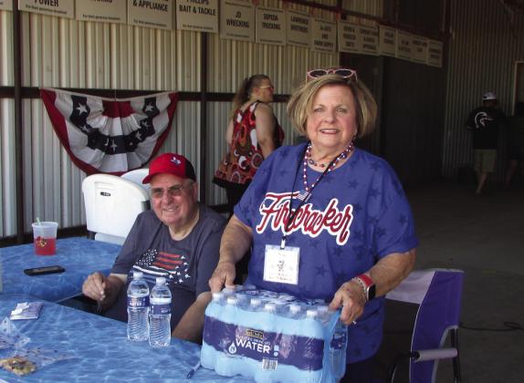 DANANDBECKYOFFUTT braved the heat to provide cold bottled water. | DON THOMPSON PHOTO