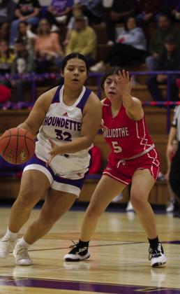 Reyna Alvarez dribbles around the Chillicothe defender | SHERI BATY PHOTOS