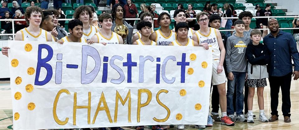 MUNDAY The Munday Moguls defeated the Roby Lions 55-40 Tuesday night in Hamlin for the bi-district championship. | LACI BOWMAN PHOTO