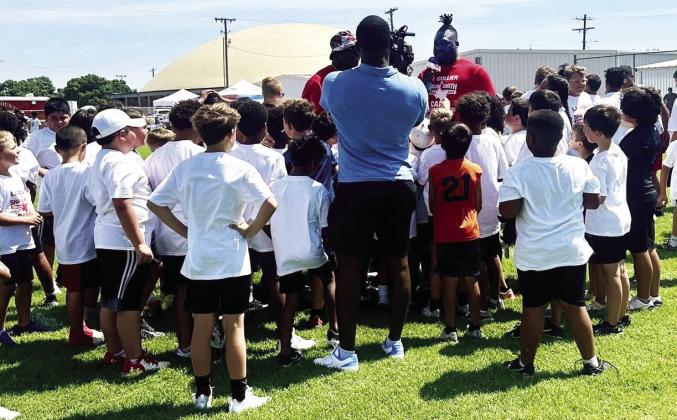 NFL pro, former Mogul L.J. Collier hosts football camp in Munday