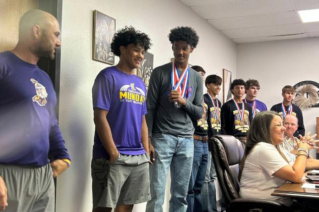 STATE COMPETITORS At the school board’s regular meeting of May 18, Munday CISD trustees also recognized several groups of students, including the State semifinalist boys basketball team, and silver medalist 1600m relay runners. MORE RECOGNITIONS, PAGE 6