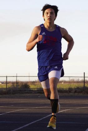 KCHS Seth Logsdon finishes first in the 800m Run | SHERI BATY PHOTO