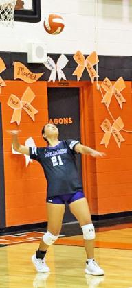 BENJAMIN VOLLEYBALL Lady Stangs’ Avery Abilia serves in Benjamin’s match with Paducah. | SUE JANE SULLIVAN