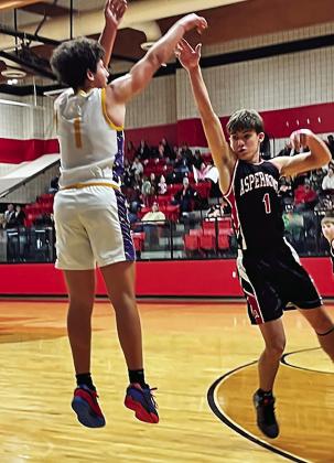 MUNDAY WINS Freshman Caisen Lee connecting on one of his four three-pointers in the bi-district win over Aspermont. | SUE JANE SULLIVAN