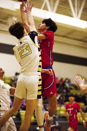 Cameron Hernandez works the ball around the arc | SHERI BATY PHOTO