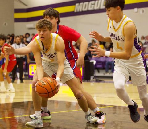 FAST BREAK The Munday Moguls were wanting a fast break in last Tuesday’s, Feb. 3 game against the Knox City Greyhounds. The Moguls dominated the game from the opening tip. The Greyhounds were able to score, but the Moguls came away with the win 68-22. | SHERI BATY PHOTO