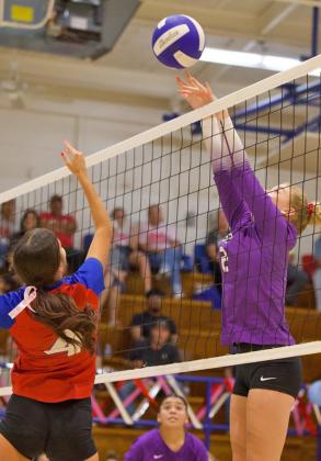 REACHING HIGH A Knox City Houndette reaches high up for the big block against the Lady Stangs in last week’s matchup. The Houndettes won the match 3-1 in four sets. | SHERI BATY PHOTO