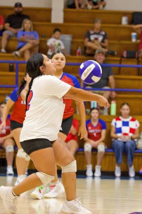 BUMPING THE BALL Knox City’s Miley Arrietta the Houndettes Libero bumps the ball to the front line. | SHERI BATY PHOTO