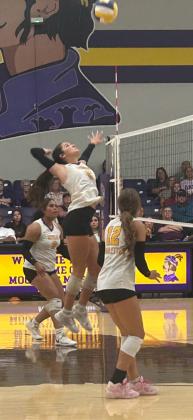 LININGUPFORTHEKILLSHOT Brooke Urbancyzk poses for the camera before smashing this one.