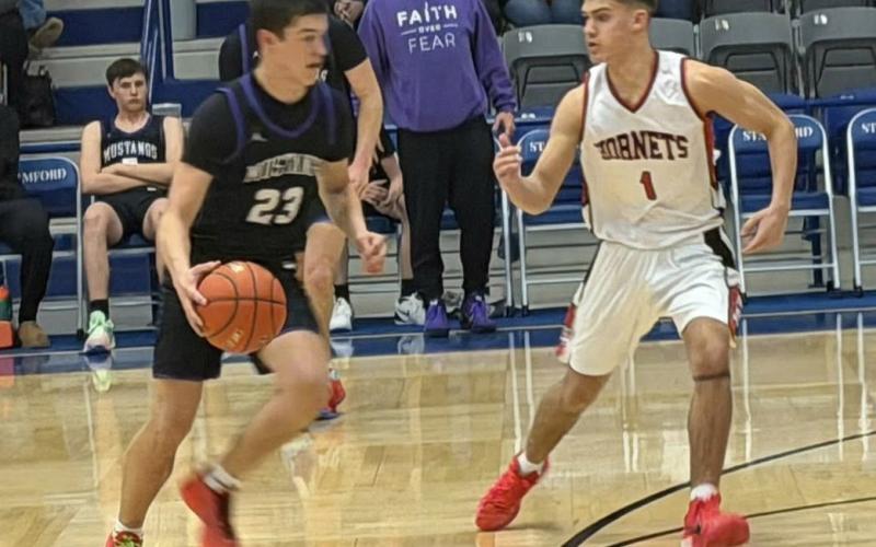 Mustangs defeat Greyhounds in crosscounty regular-season finale; score playoff victory against Aspermont