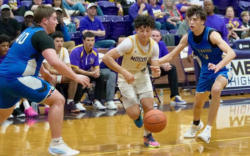 CAISEN LEE drives past two defenders.