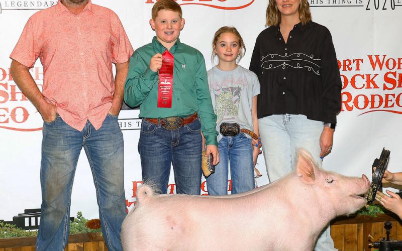 2NDPLACESWINE_ Placing 2nd in his class with Cejas wasWylder Hager, a 6th grader at Munday Junior High, pictured here with his family. From left: Eric, Wylder, Landree and Kristen Hager with Cejas. | KRISTIN HAGER PHOTO